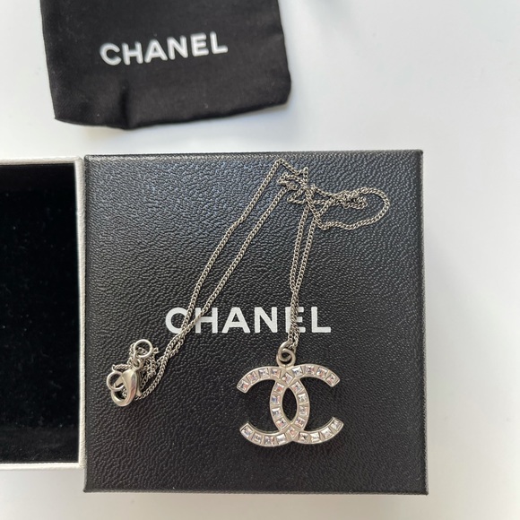 Chanel Necklace - Picture 5 of 7